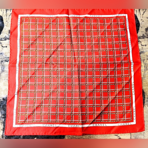 Chanel vintage 80's red silk scarf small, with original folio box chain pattern - Picture 2 of 7